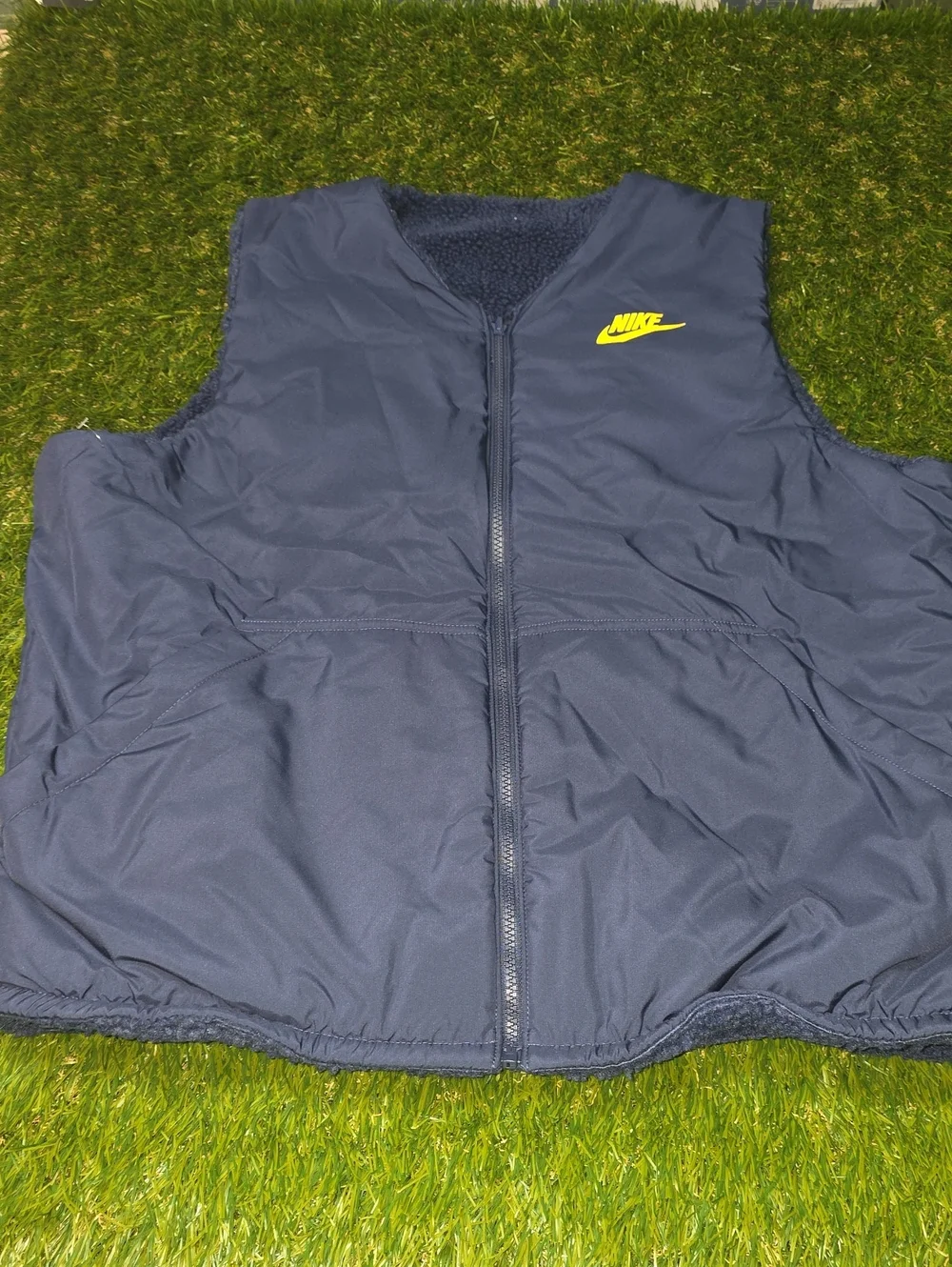 Paris Saint-Germain Nike Club+ Winterized Reversible Full-Zip Vest. Size L.